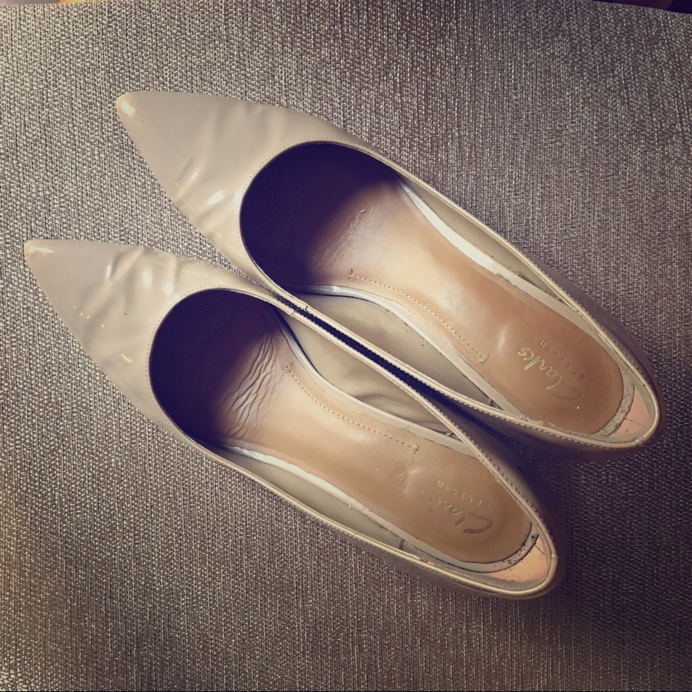 Clarks Pravana Rose Pumps in Sand Patent